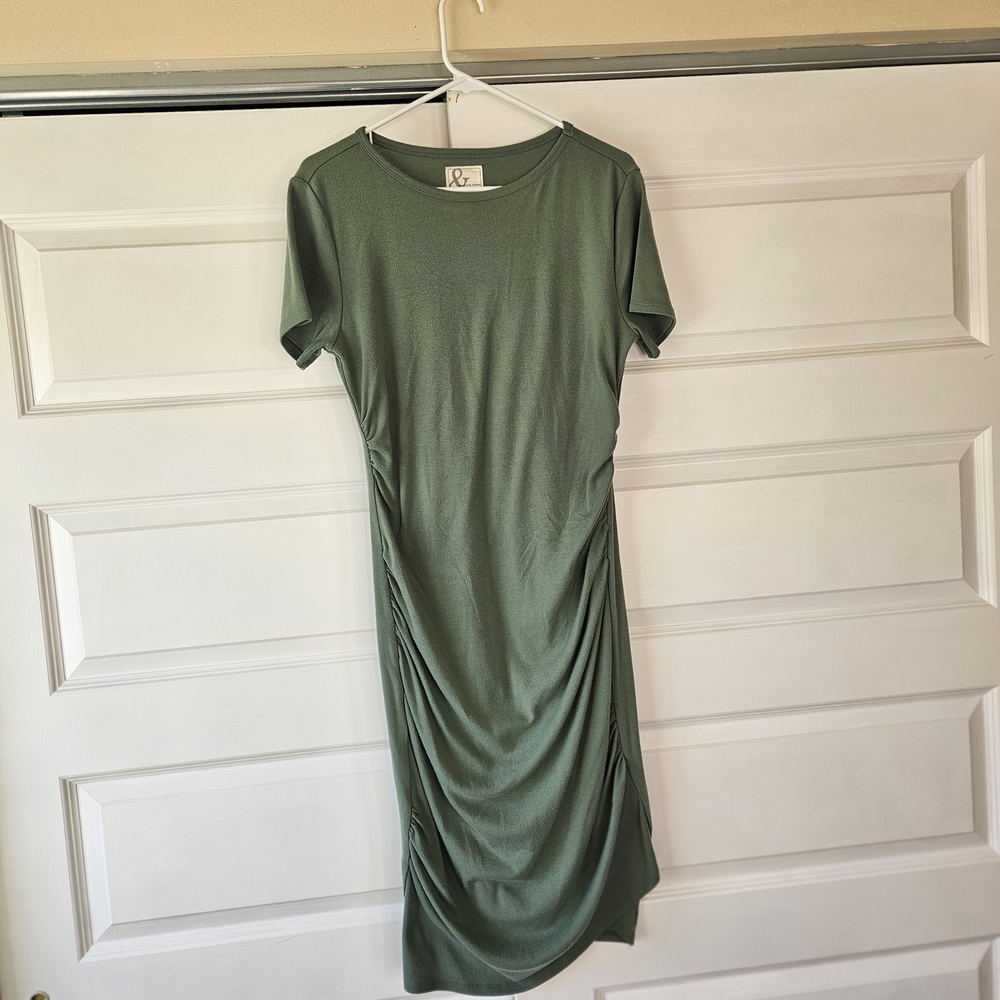 Ampersand Avenue Green Ruched Better Than Basic Dress - Medium - BUMP FRIENDLY - Picture 2 of 5